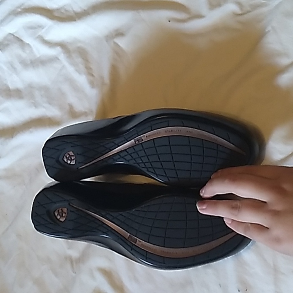 women's Ariat shoe size 8 color black and bronze - Picture 3 of 9